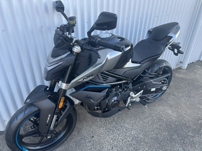 CFMOTO 450NK ROAD BLACK