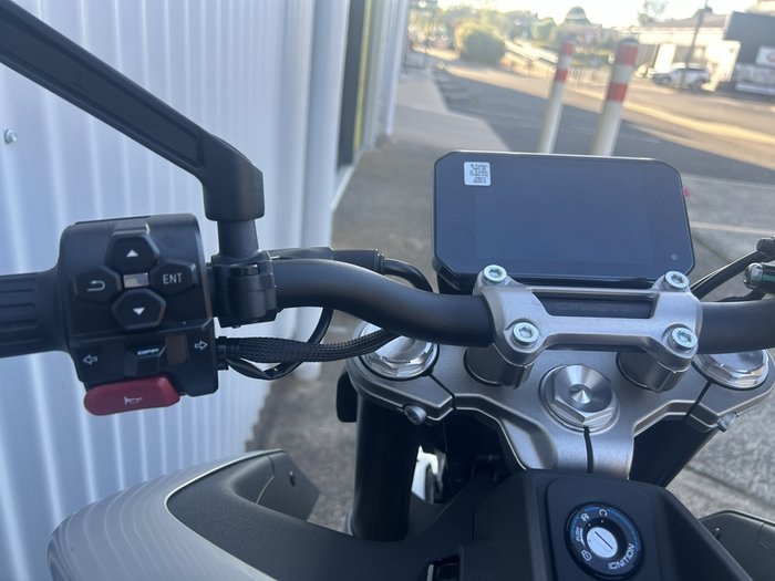 CFMOTO 450NK ROAD BLACK