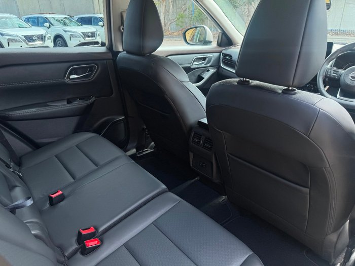 2025 Nissan X-TRAIL ST-L