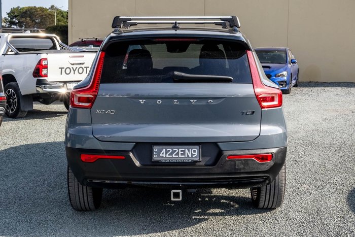 2022 Volvo XC40 T5 R-Design