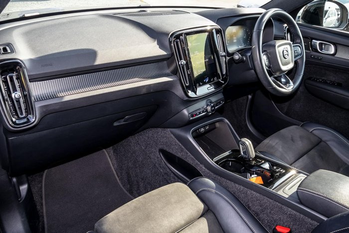 2022 Volvo XC40 T5 R-Design