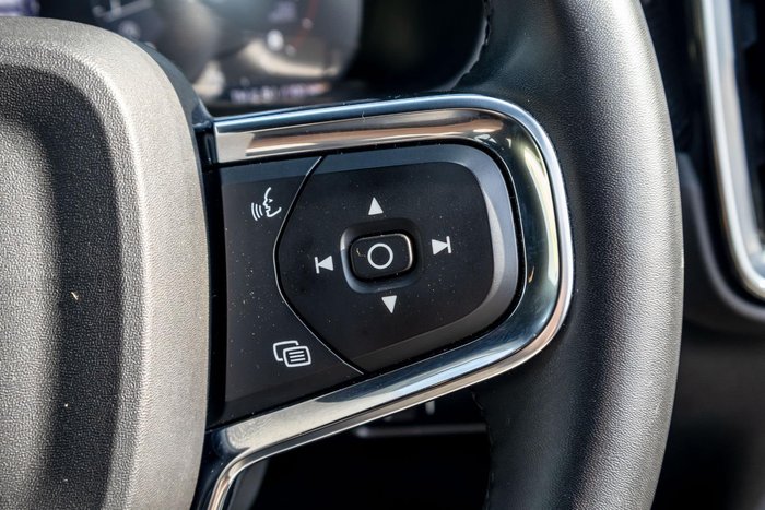 2022 Volvo XC40 T5 R-Design