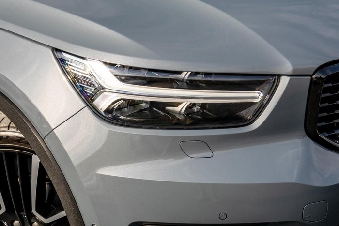 2022 Volvo XC40 T5 R-Design