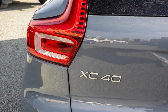 2022 Volvo XC40 T5 R-Design