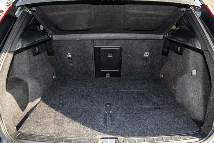 2022 Volvo XC40 T5 R-Design