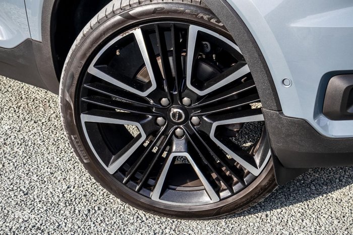 2022 Volvo XC40 T5 R-Design