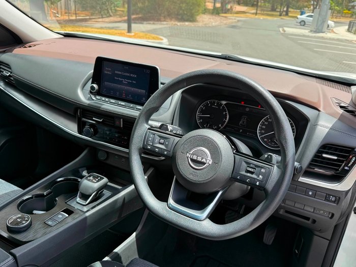 2025 Nissan X-TRAIL ST