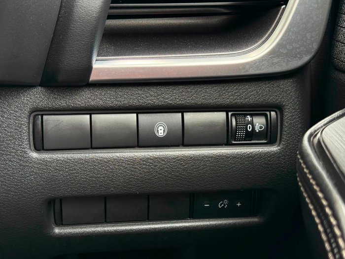 2025 Nissan X-TRAIL ST