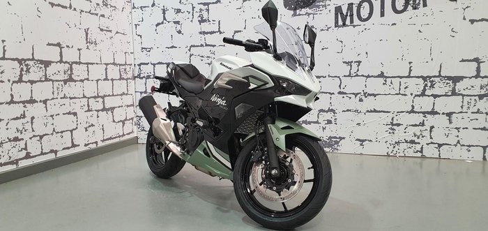 2025 Kawasaki Ninja 500 SE Ninja White