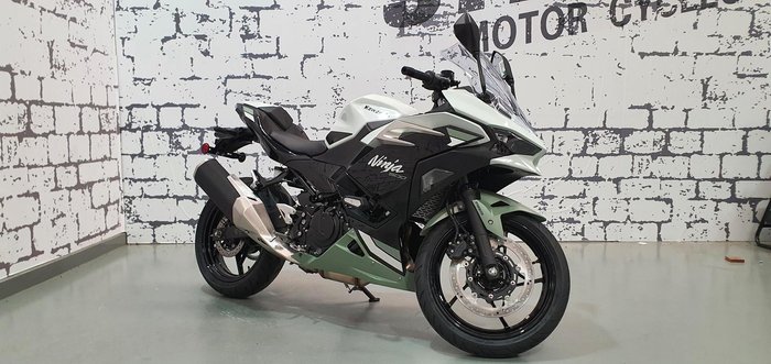 2025 Kawasaki Ninja 500 SE Ninja White