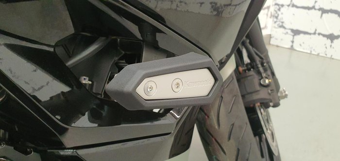 2025 Kawasaki Ninja 500 SE Ninja White