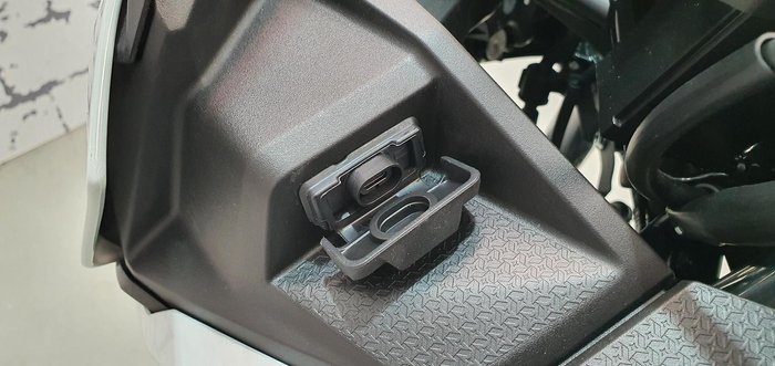 2025 Kawasaki Ninja 500 SE Ninja White