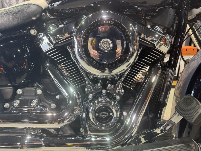 2018 Harley-davidson FLDE DELUXE (107) Midnight Blue/Barracuda Silver