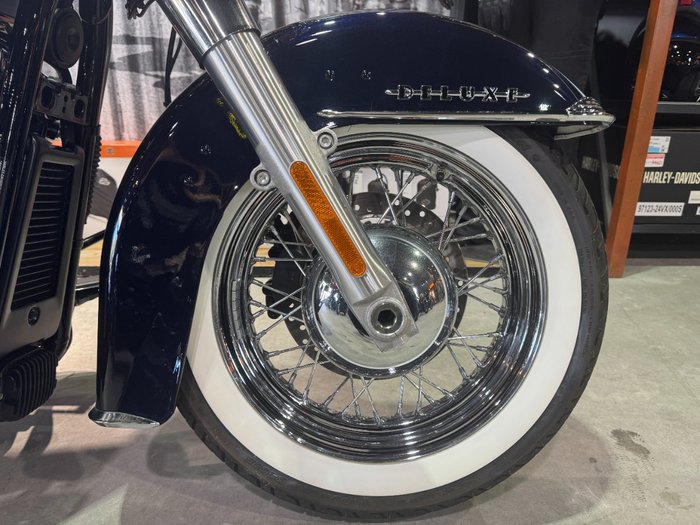 2018 Harley-davidson FLDE DELUXE (107) Midnight Blue/Barracuda Silver