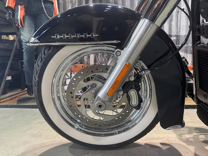 2018 Harley-davidson FLDE DELUXE (107) Midnight Blue/Barracuda Silver