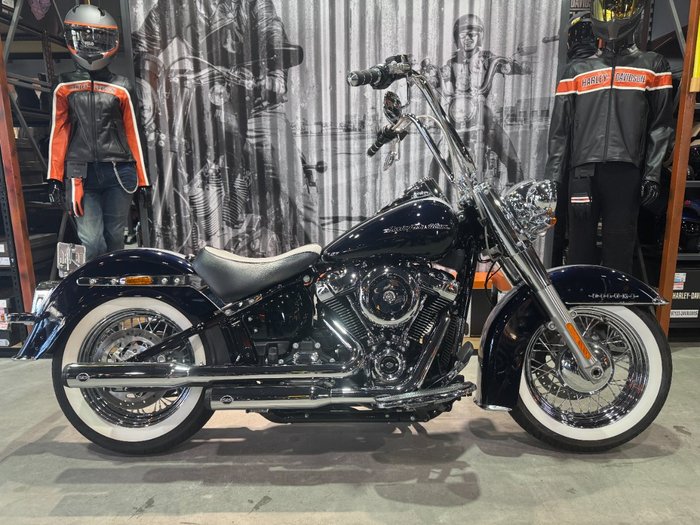 2018 Harley-davidson FLDE DELUXE (107) Midnight Blue/Barracuda Silver