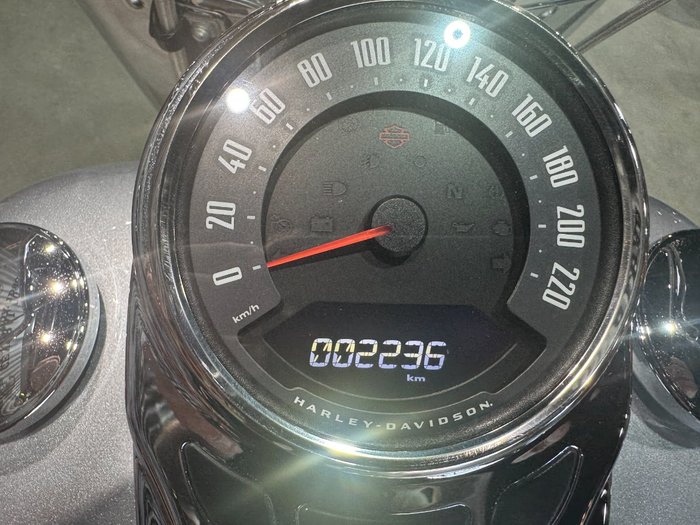 2018 Harley-davidson FLDE DELUXE (107) Midnight Blue/Barracuda Silver