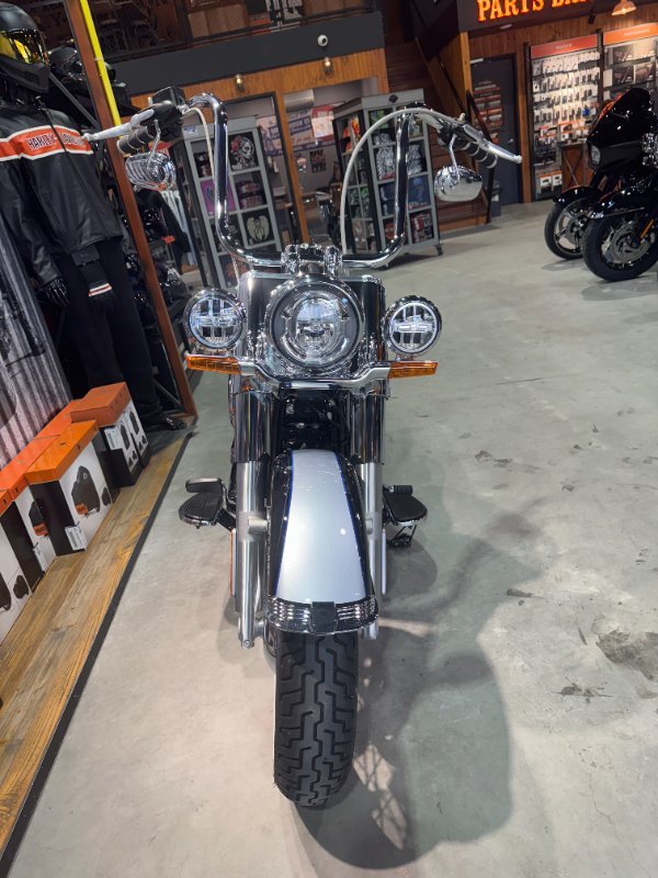 2018 Harley-davidson FLDE DELUXE (107) Midnight Blue/Barracuda Silver