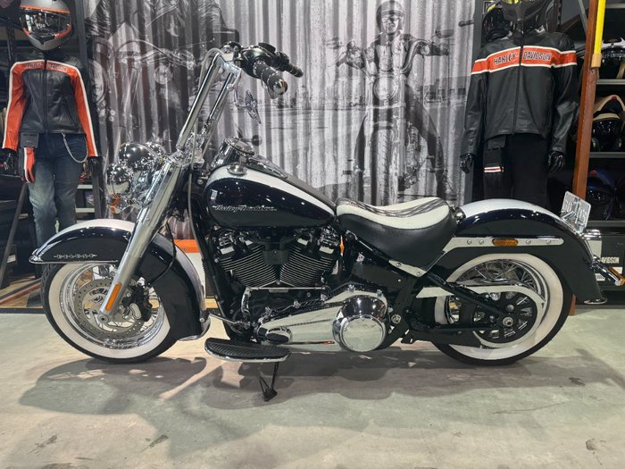 2018 Harley-davidson FLDE DELUXE (107) Midnight Blue/Barracuda Silver