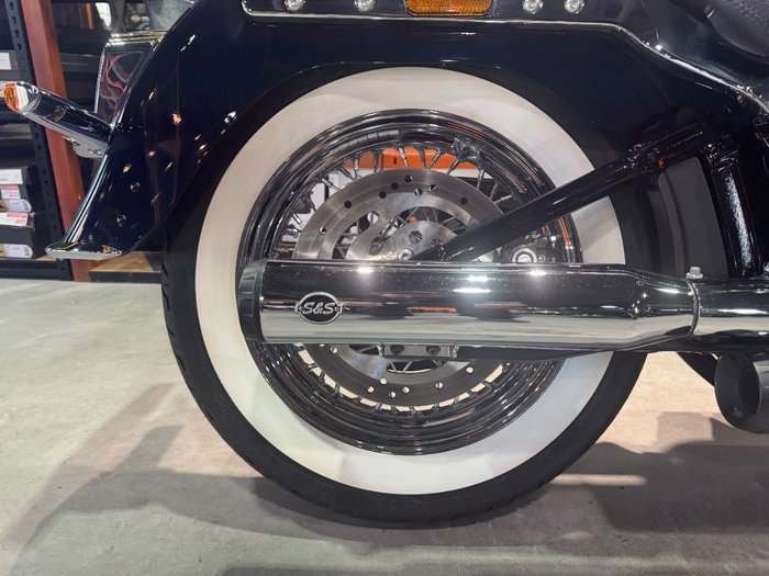 2018 Harley-davidson FLDE DELUXE (107) Midnight Blue/Barracuda Silver