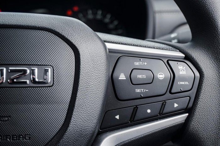 2025 Isuzu MU-X LS-M