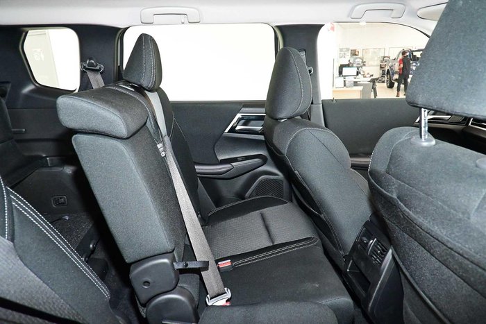 2024 Mitsubishi Outlander LS