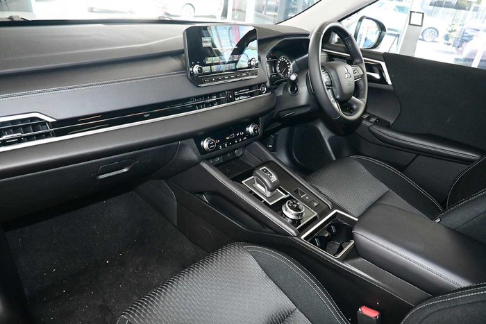 2024 Mitsubishi Outlander LS