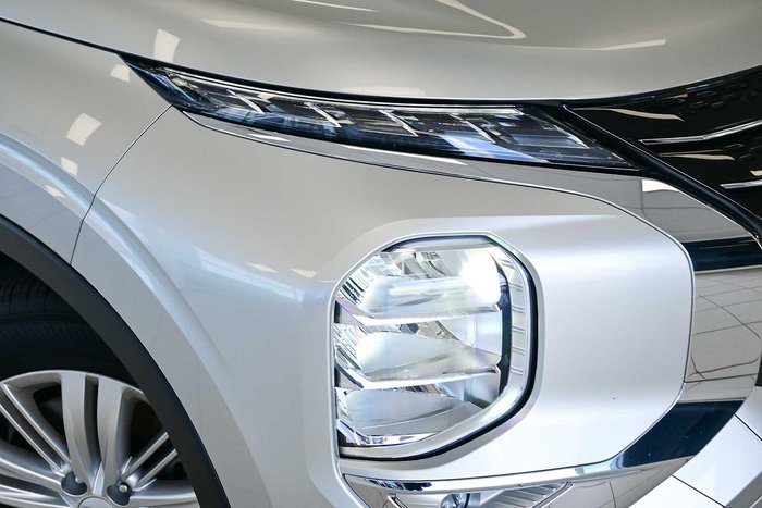 2024 Mitsubishi Outlander LS