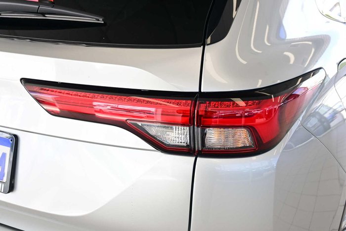 2024 Mitsubishi Outlander LS