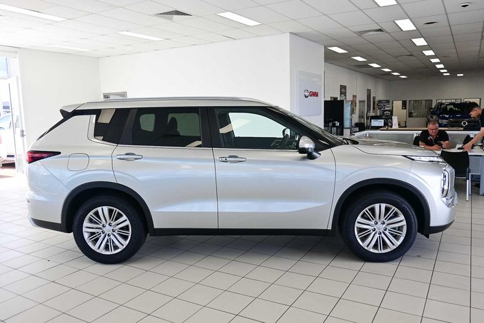 2024 Mitsubishi Outlander LS