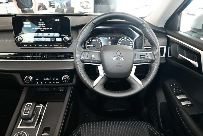 2024 Mitsubishi Outlander LS