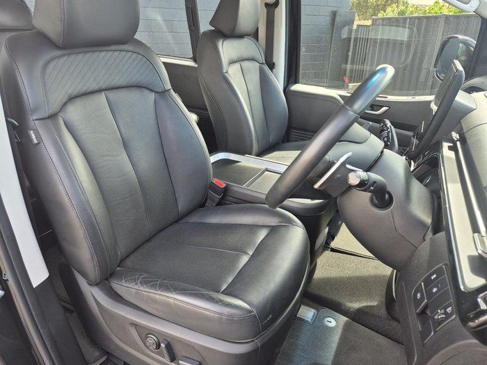 2022 Hyundai STARIA Highlander US4.V1 MY22 Abyss Black