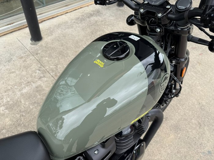2025 Royal Enfield (see Also Enfiel SHOTGUN 650 GREEN