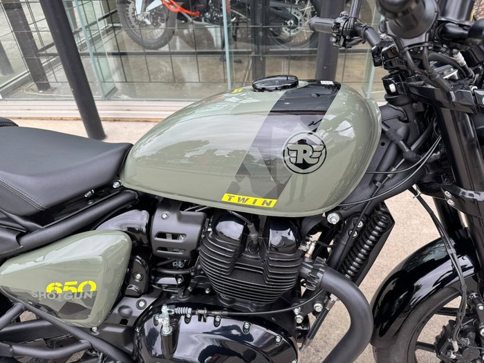 2025 Royal Enfield (see Also Enfiel SHOTGUN 650 GREEN