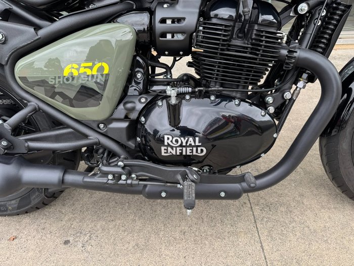 2025 Royal Enfield (see Also Enfiel SHOTGUN 650 GREEN