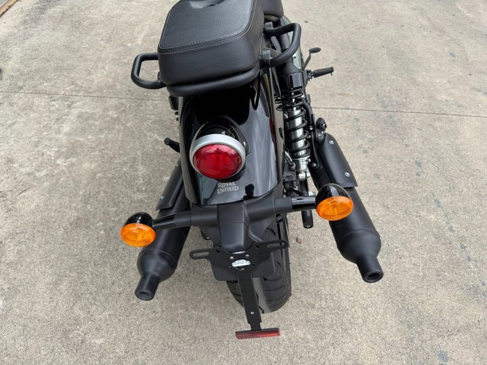 2025 Royal Enfield (see Also Enfiel SHOTGUN 650 GREEN