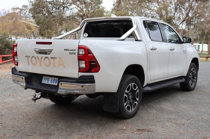 2022 Toyota Hilux SR5