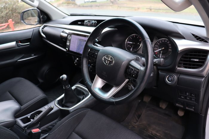 2022 Toyota Hilux SR5