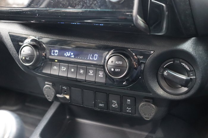 2022 Toyota Hilux SR5