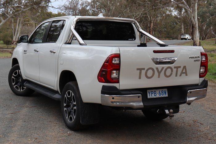 2022 Toyota Hilux SR5