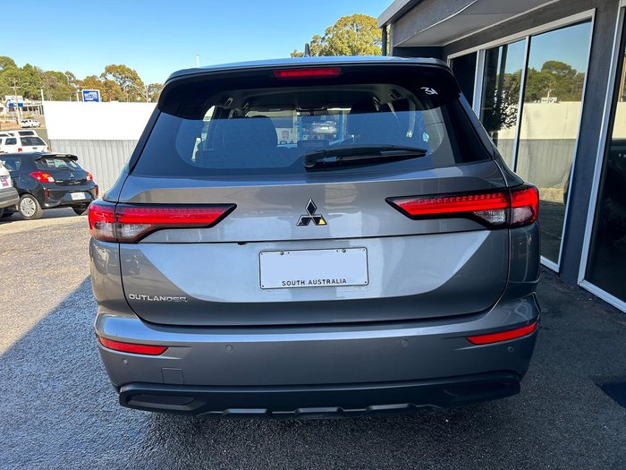 2023 Mitsubishi Outlander ES ZM MY23 White