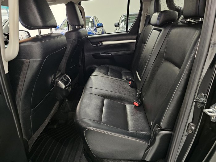 2024 Toyota Hilux SR5 48V