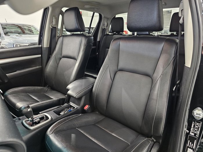 2024 Toyota Hilux SR5 48V