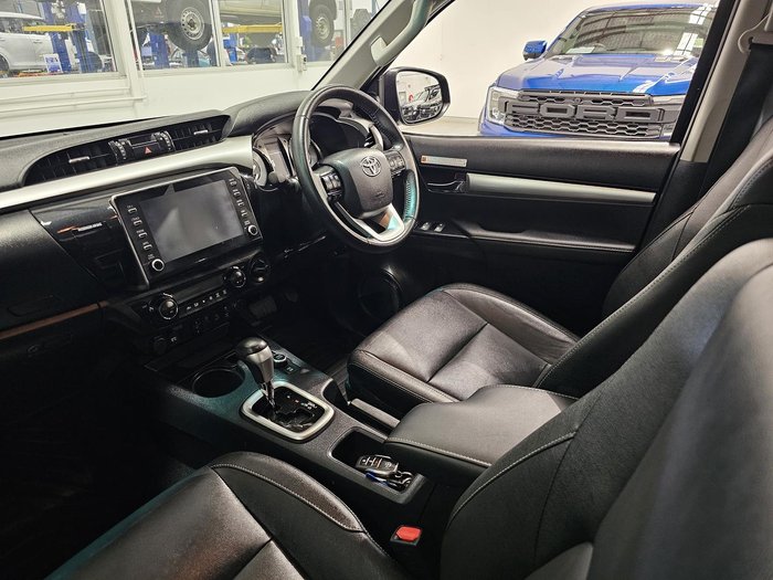 2024 Toyota Hilux SR5 48V