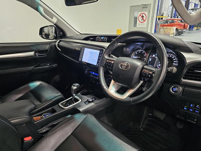 2024 Toyota Hilux SR5 48V