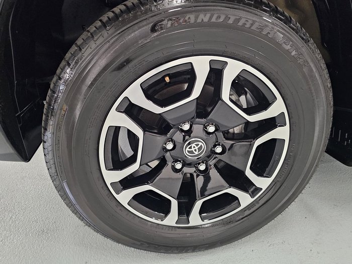 2024 Toyota Hilux SR5 48V