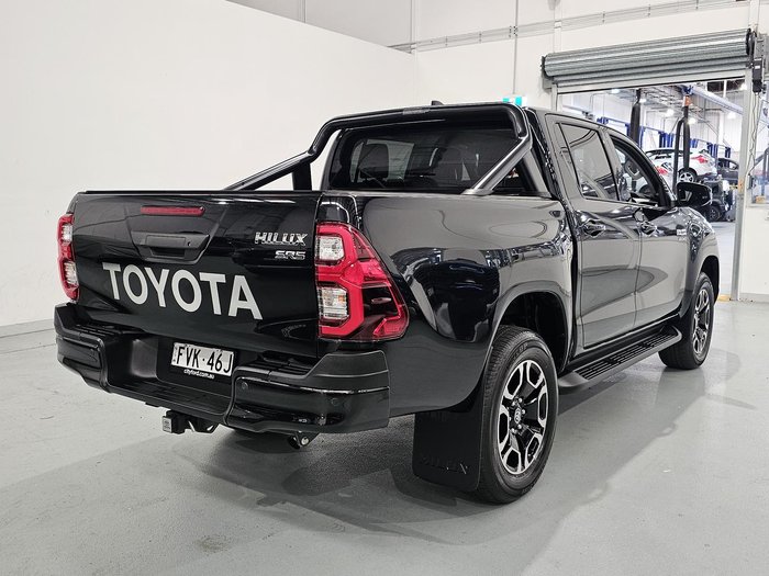 2024 Toyota Hilux SR5 48V