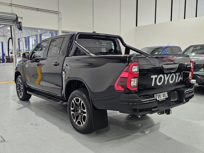 2024 Toyota Hilux SR5 48V