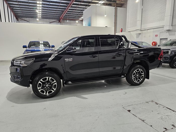2024 Toyota Hilux SR5 48V