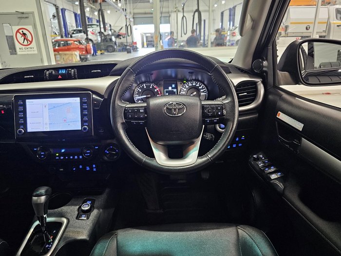 2024 Toyota Hilux SR5 48V